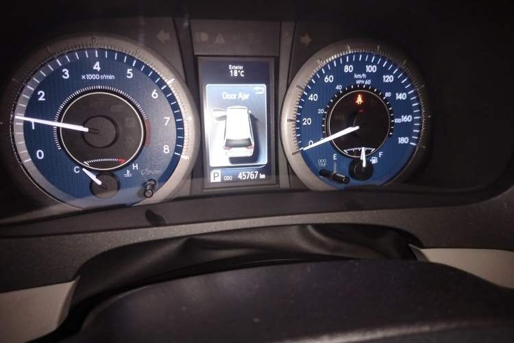 Used Toyota SIENNA  Odometer Close Up
