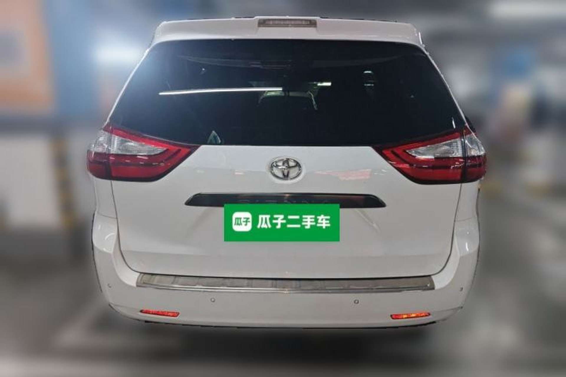 Used Toyota SIENNA 2018 3.5 Four-Wheel Drive LE Version 7 Seats – Canadian Edition Rear