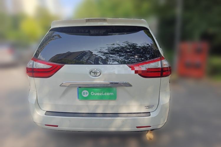 Used Toyota SIENNA  Rear