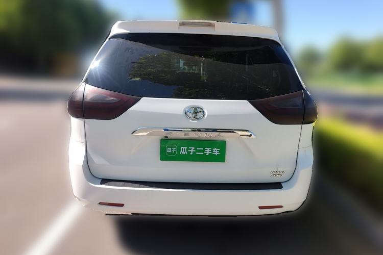 Used Toyota SIENNA 2018 3.5L Four-Wheel Drive SE Version 7 Seats U.S. Specification Rear