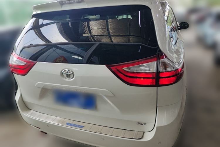 Used Toyota SIENNA  Rear
