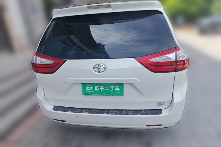Used Toyota SIENNA 2018 3.5L Two-Wheel Drive XLE 7-Seater U.S. Specification Rear