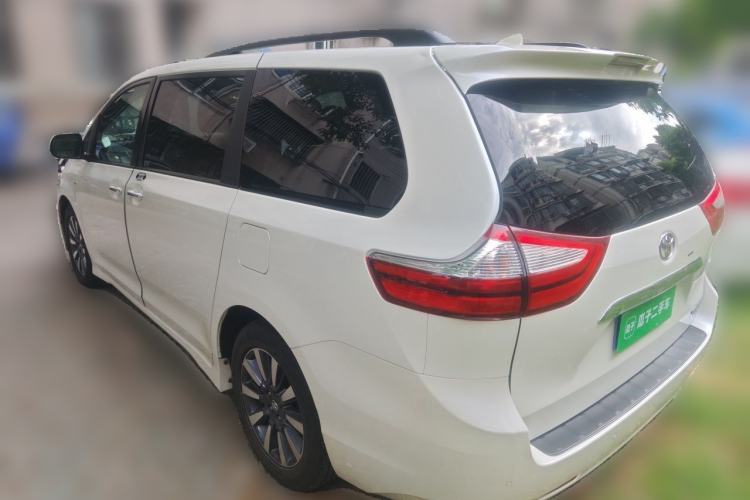Used Toyota SIENNA 2018 3.5L Four-Wheel Drive LE Trim 7 Seats U.S. Specification Rear Left 45 Deg