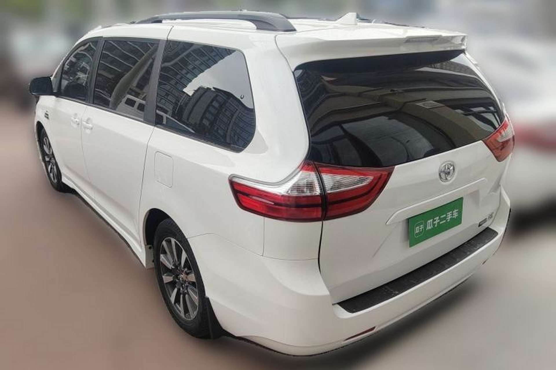 Used Toyota SIENNA 2018 3.5 Four-Wheel Drive LE Version 7 Seats – Canadian Edition Rear Left 45 Deg