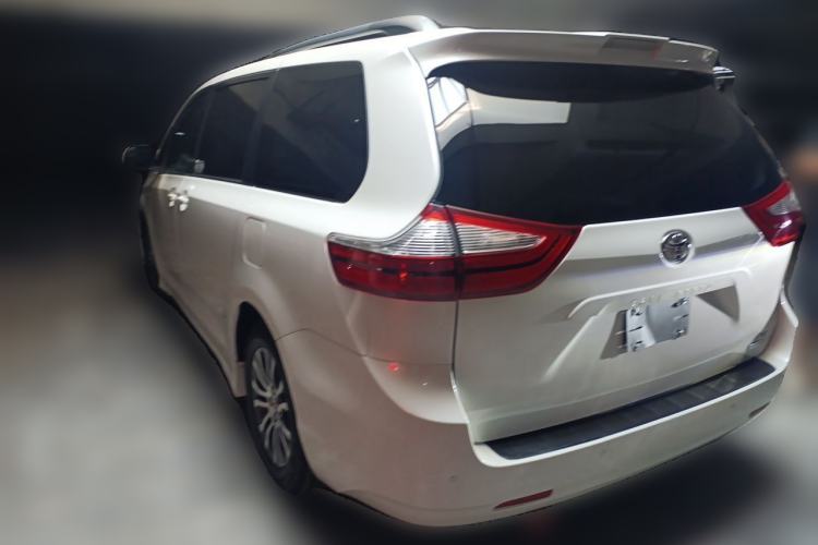 Used Toyota SIENNA  Rear Left 45 Deg