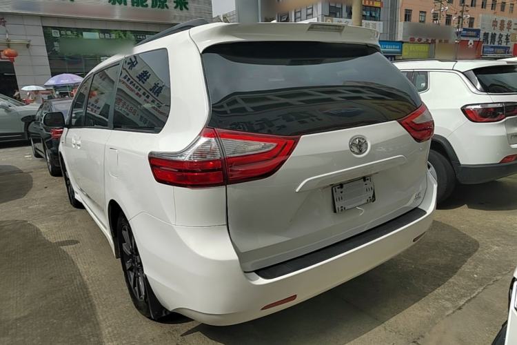 Used Toyota SIENNA 2018 3.5L Four-Wheel Drive LE Trim 7 Seats U.S. Specification Rear Left 45 Deg