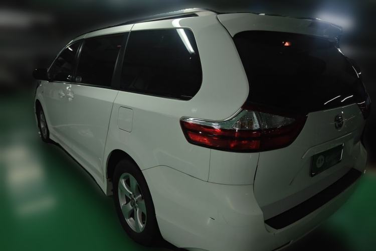 Used Toyota SIENNA  Rear Left 45 Deg