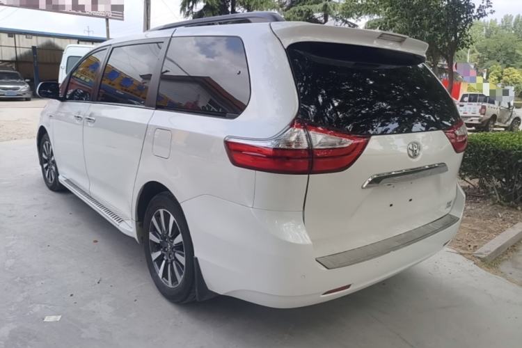 Used Toyota SIENNA 2018 3.5L Four-Wheel Drive LE Trim 7 Seats U.S. Specification Rear Left 45 Deg