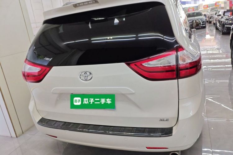 Used Toyota SIENNA 2018 3.5L Two-Wheel Drive XLE 7-Seater U.S. Specification Rear