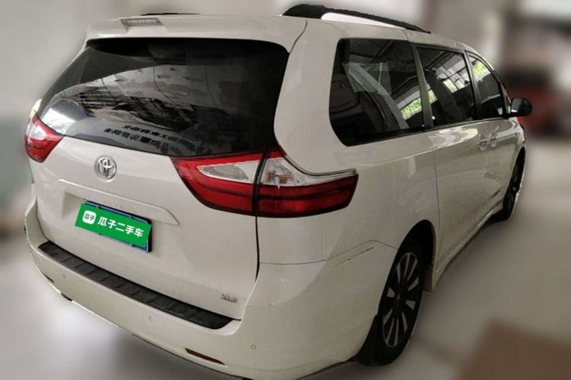 Used Toyota SIENNA  Rear Right 45 Deg