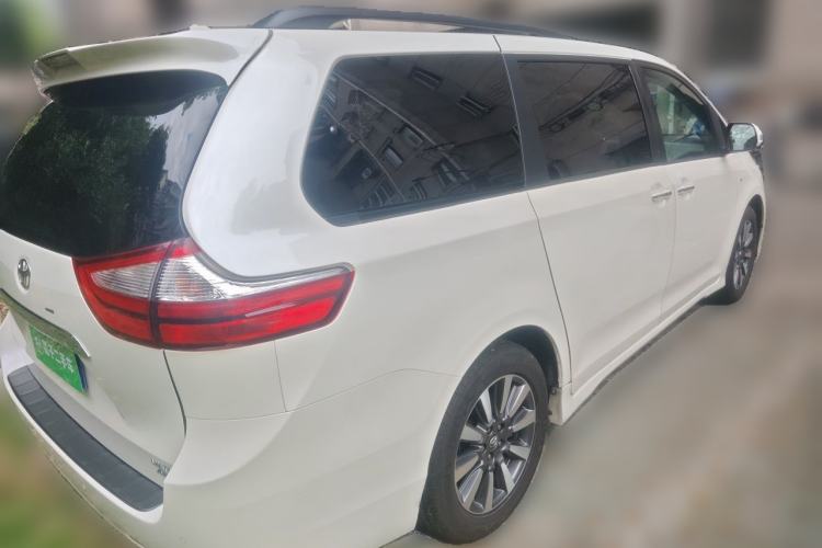 Used Toyota SIENNA 2018 3.5L Four-Wheel Drive LE Trim 7 Seats U.S. Specification Rear Right 45 Deg