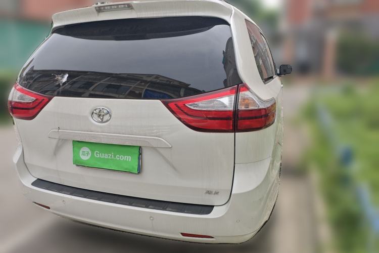 Used Toyota SIENNA 2018 3.5L 2WD Limited 7-Seater Canadian Version Rear Right 45 Deg