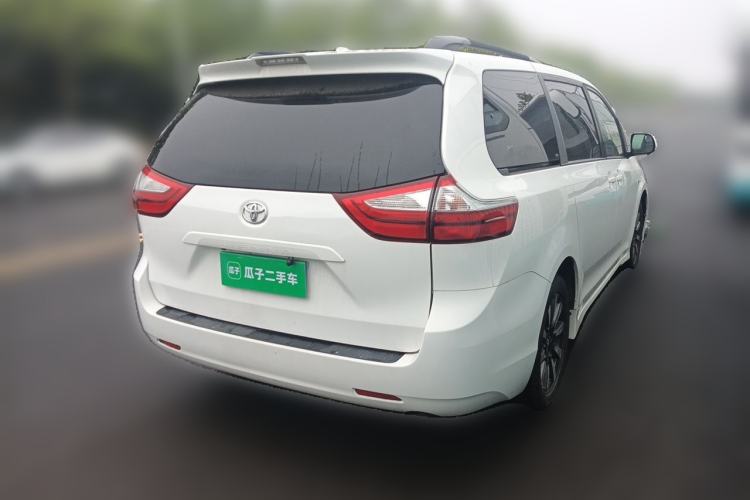 Used Toyota SIENNA  Rear Right 45 Deg