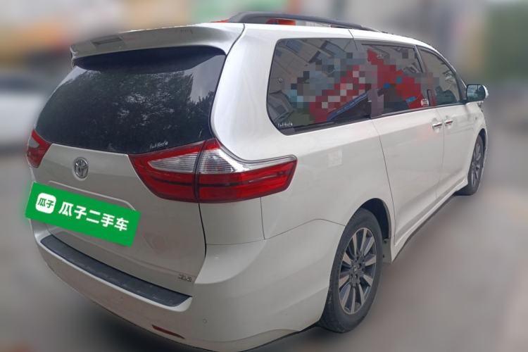 Used Toyota SIENNA  Rear Right 45 Deg