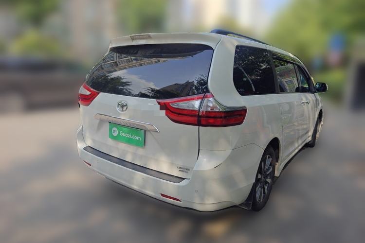 Used Toyota SIENNA  Rear Right 45 Deg