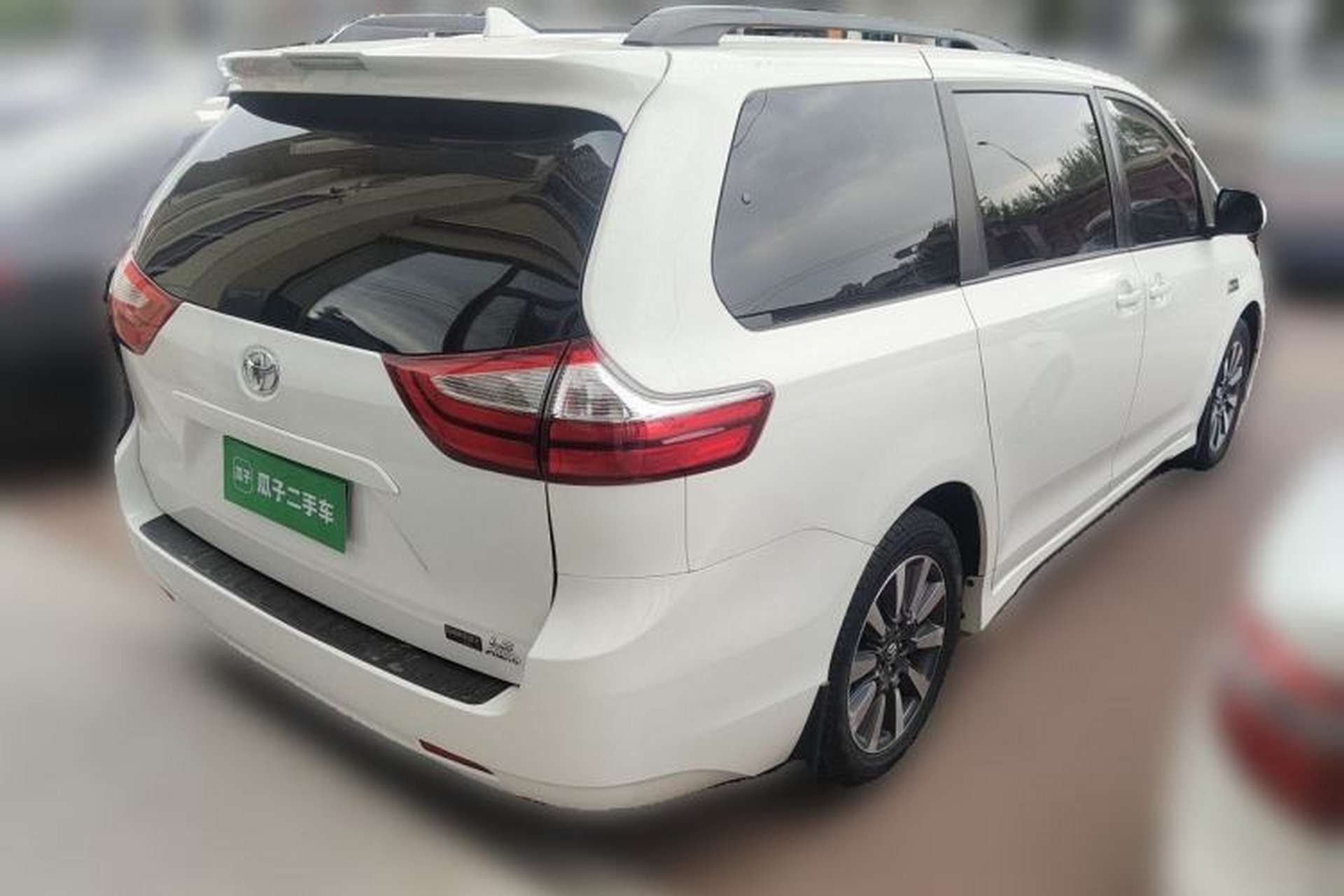Used Toyota SIENNA 2018 3.5 Four-Wheel Drive LE Version 7 Seats – Canadian Edition Rear Right 45 Deg