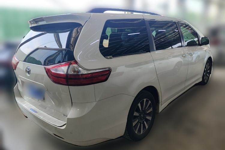 Used Toyota SIENNA  Rear Right 45 Deg