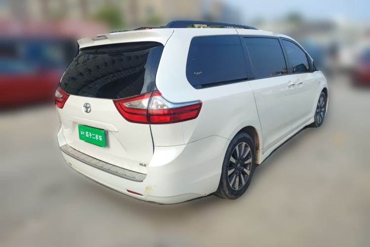 Used Toyota SIENNA  Rear Right 45 Deg