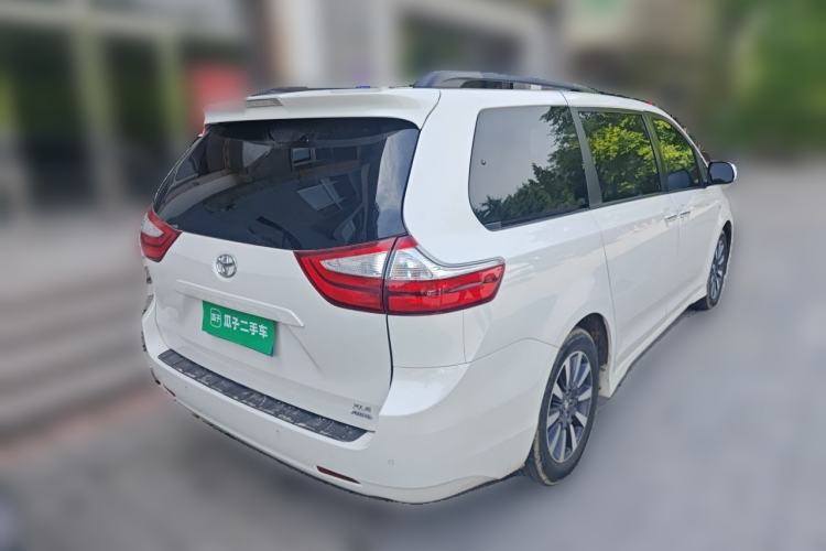 Used Toyota SIENNA 2018 3.5L Two-Wheel Drive XLE 7-Seater U.S. Specification Rear Right 45 Deg