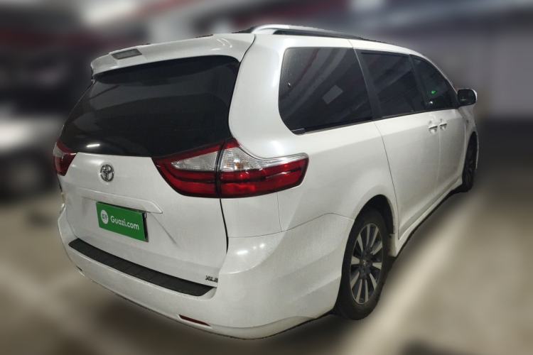 Used Toyota SIENNA  Rear Right 45 Deg