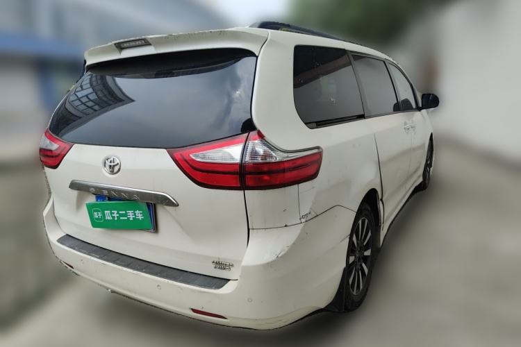 Used Toyota SIENNA  Rear Right 45 Deg