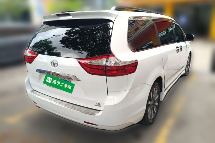 Used Toyota SIENNA  Rear Right 45 Deg