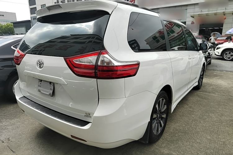 Used Toyota SIENNA 2018 3.5L Four-Wheel Drive LE Trim 7 Seats U.S. Specification Rear Right 45 Deg