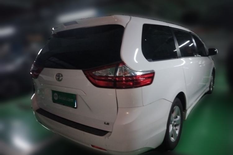 Used Toyota SIENNA  Rear Right 45 Deg