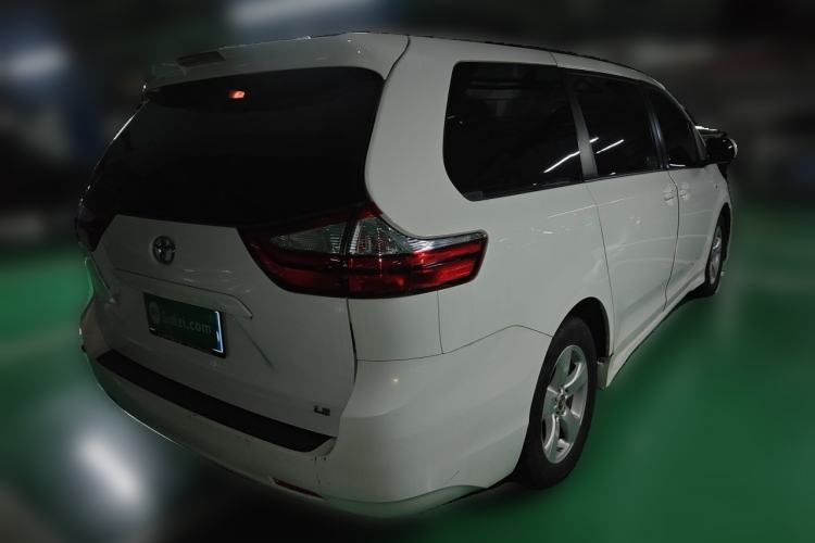 Used Toyota SIENNA  Rear Right 45 Deg