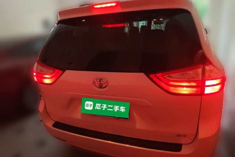 Used Toyota SIENNA 2018 3.5L Two-Wheel Drive SE U.S. Specification Rear