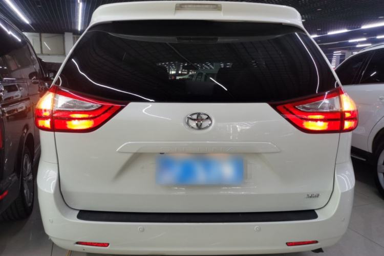 Used Toyota SIENNA 2018 3.5L Two-Wheel Drive SE U.S. Specification Rear