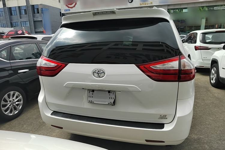 Used Toyota SIENNA 2018 3.5L Four-Wheel Drive LE Trim 7 Seats U.S. Specification Rear