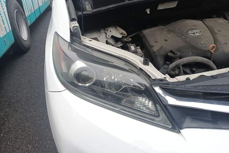 Used Toyota SIENNA  Right Front Headlight