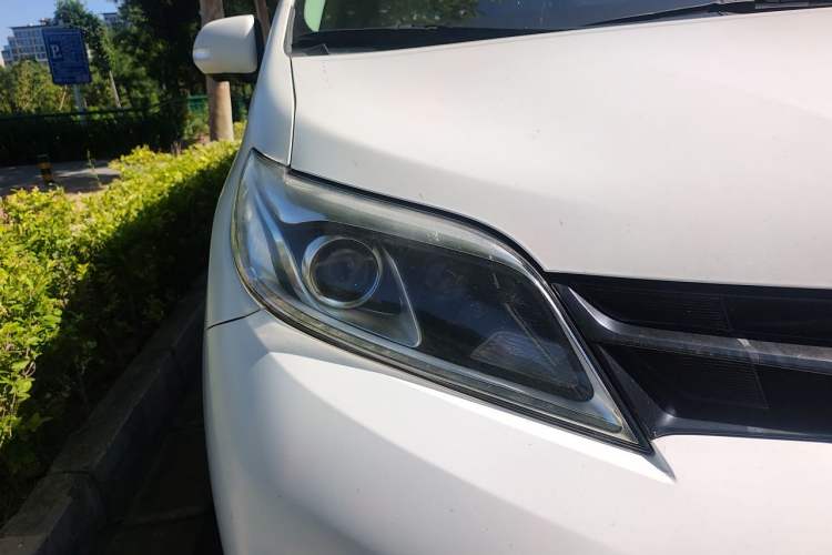 Used Toyota SIENNA 2018 3.5L Four-Wheel Drive SE Version 7 Seats U.S. Specification Right Front Headlight
