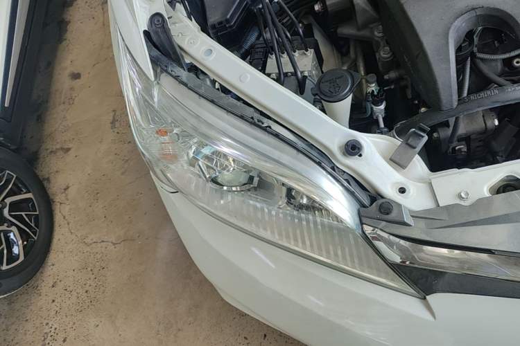 Used Toyota SIENNA  Right Front Headlight