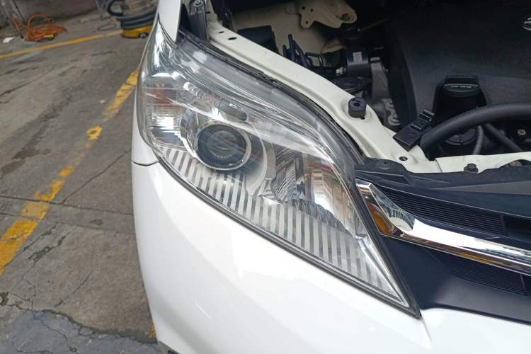 Used Toyota SIENNA  Right Front Headlight