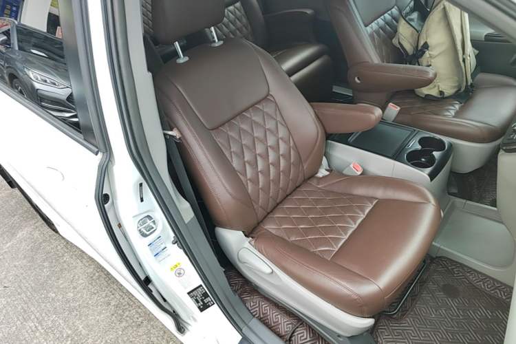 Used Toyota SIENNA 2018 3.5L Four-Wheel Drive LE Trim 7 Seats U.S. Specification Right Front Seat