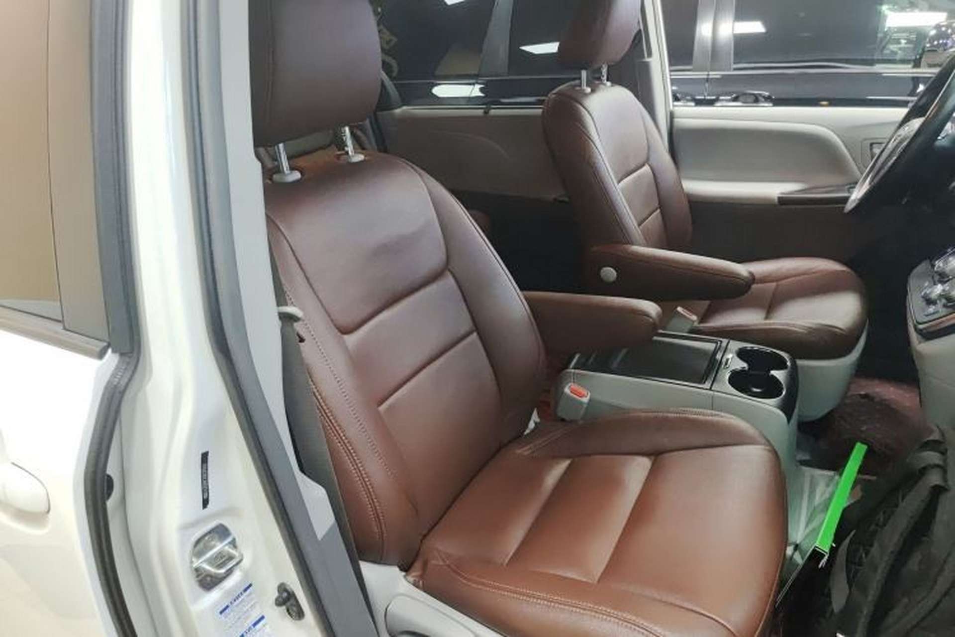 Used Toyota SIENNA 2018 3.5L Four-Wheel Drive LE Trim 7 Seats U.S. Specification Right Front Seat