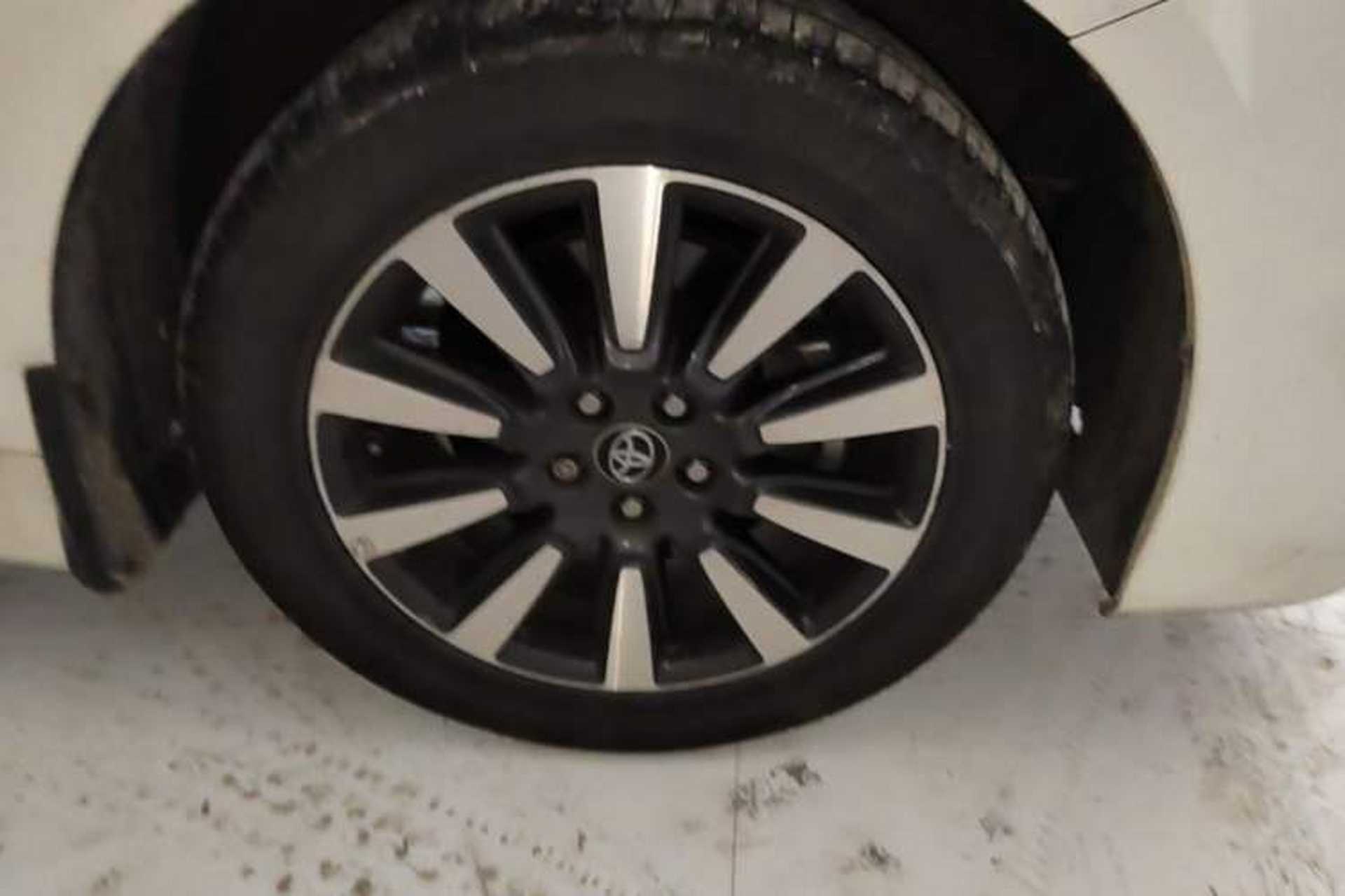 Used Toyota SIENNA  Right Front Wheel Hub