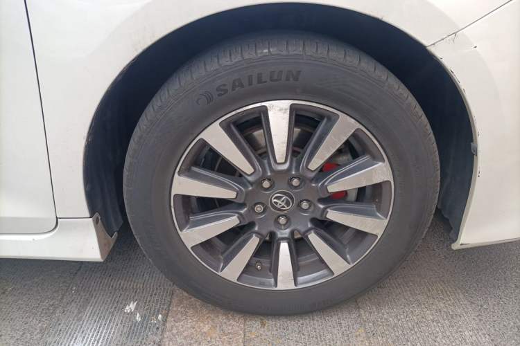 Used Toyota SIENNA  Right Front Wheel Hub