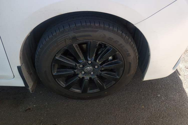 Used Toyota SIENNA 2018 3.5L Four-Wheel Drive SE Version 7 Seats U.S. Specification Right Front Wheel Hub