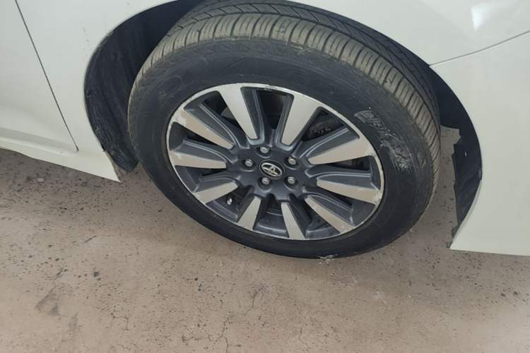 Used Toyota SIENNA  Right Front Wheel Hub