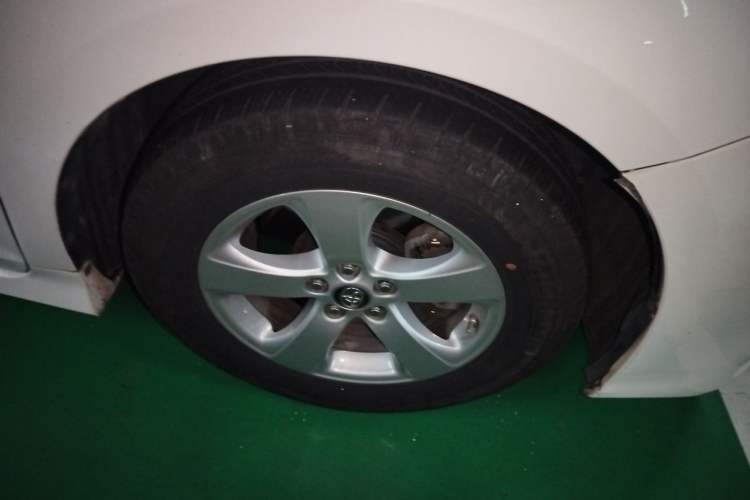 Used Toyota SIENNA  Right Front Wheel Hub