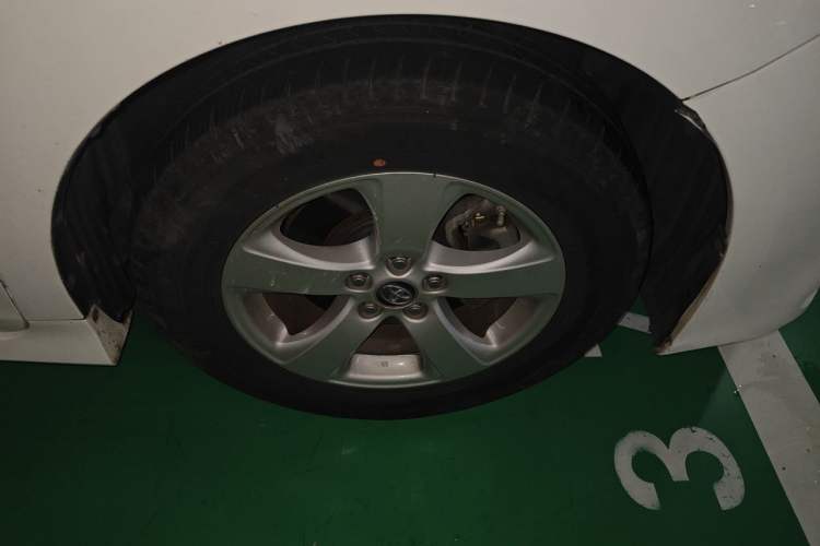 Used Toyota SIENNA  Right Front Wheel Hub
