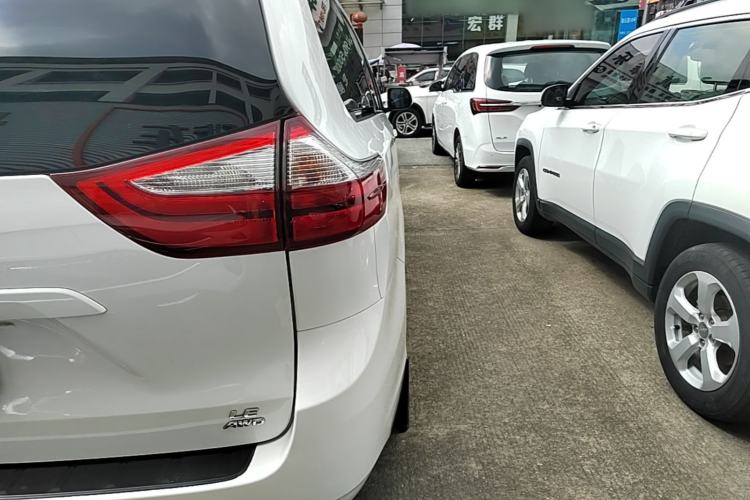 Used Toyota SIENNA 2018 3.5L Four-Wheel Drive LE Trim 7 Seats U.S. Specification Right Rear Taillight