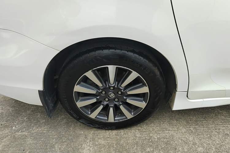 Used Toyota SIENNA 2018 3.5L Four-Wheel Drive LE Trim 7 Seats U.S. Specification Right Rear Wheel Hub