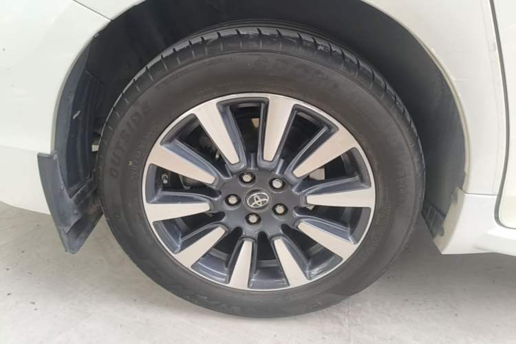 Used Toyota SIENNA 2018 3.5L Four-Wheel Drive LE Trim 7 Seats U.S. Specification Right Rear Wheel Hub
