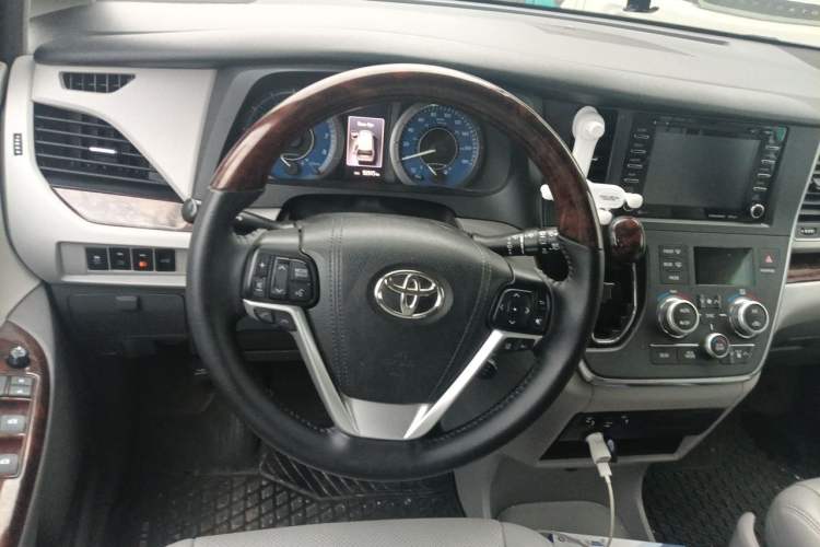 Used Toyota SIENNA  Steering Wheel