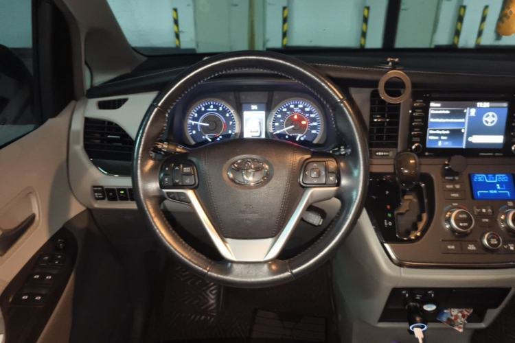 Used Toyota SIENNA  Steering Wheel