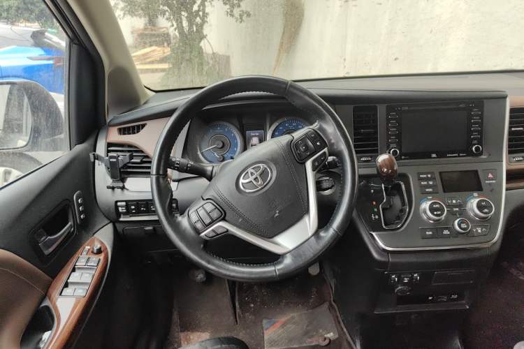 Used Toyota SIENNA  Steering Wheel